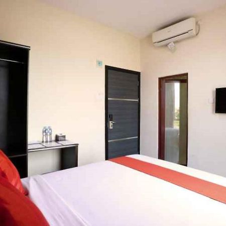 Blitz Hotel Batam Near Sultan Mahmud Ri'Ayat Shah Sekupang Luaran gambar