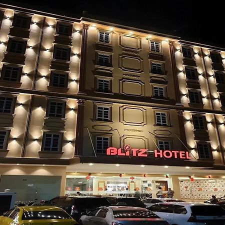 Blitz Hotel Batam Near Sultan Mahmud Ri'Ayat Shah Sekupang Luaran gambar