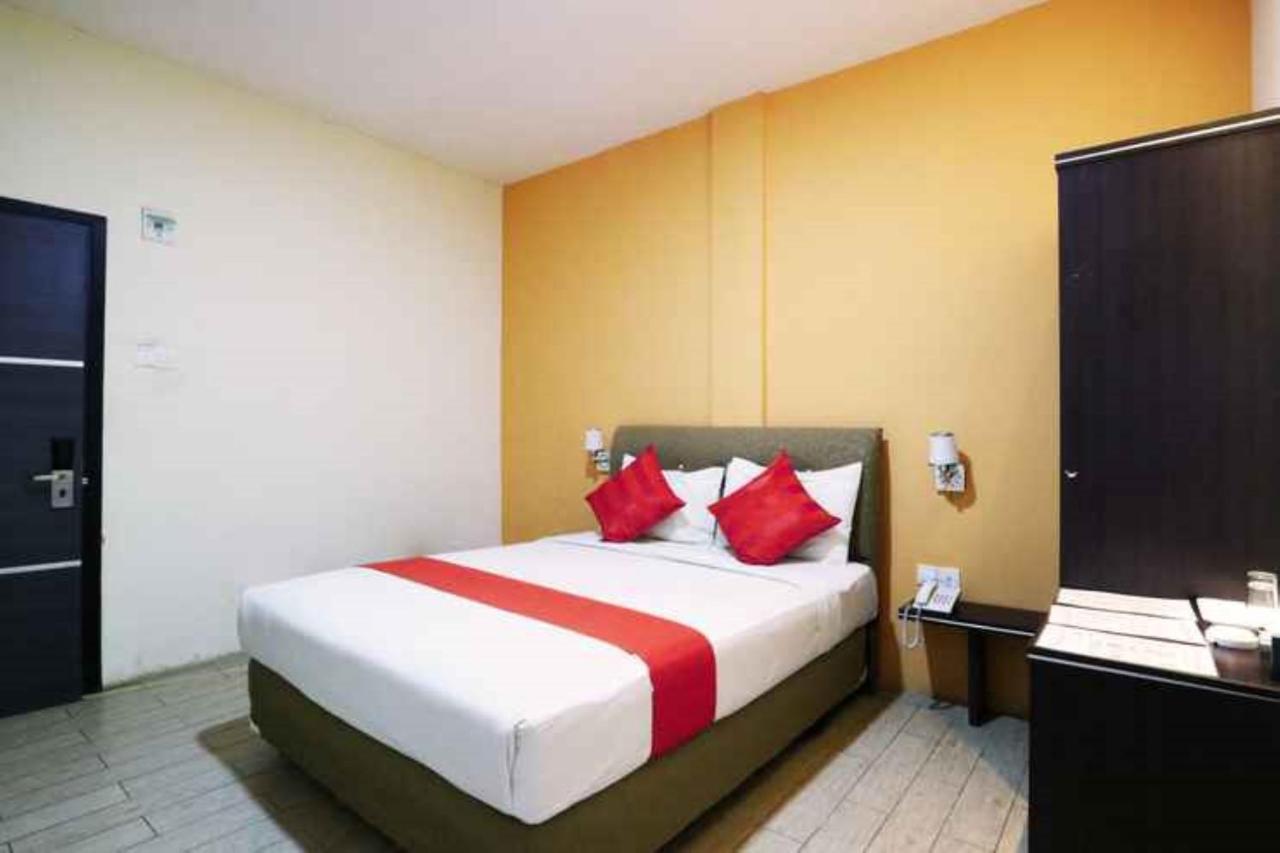 Blitz Hotel Batam Near Sultan Mahmud Ri'Ayat Shah Sekupang Luaran gambar