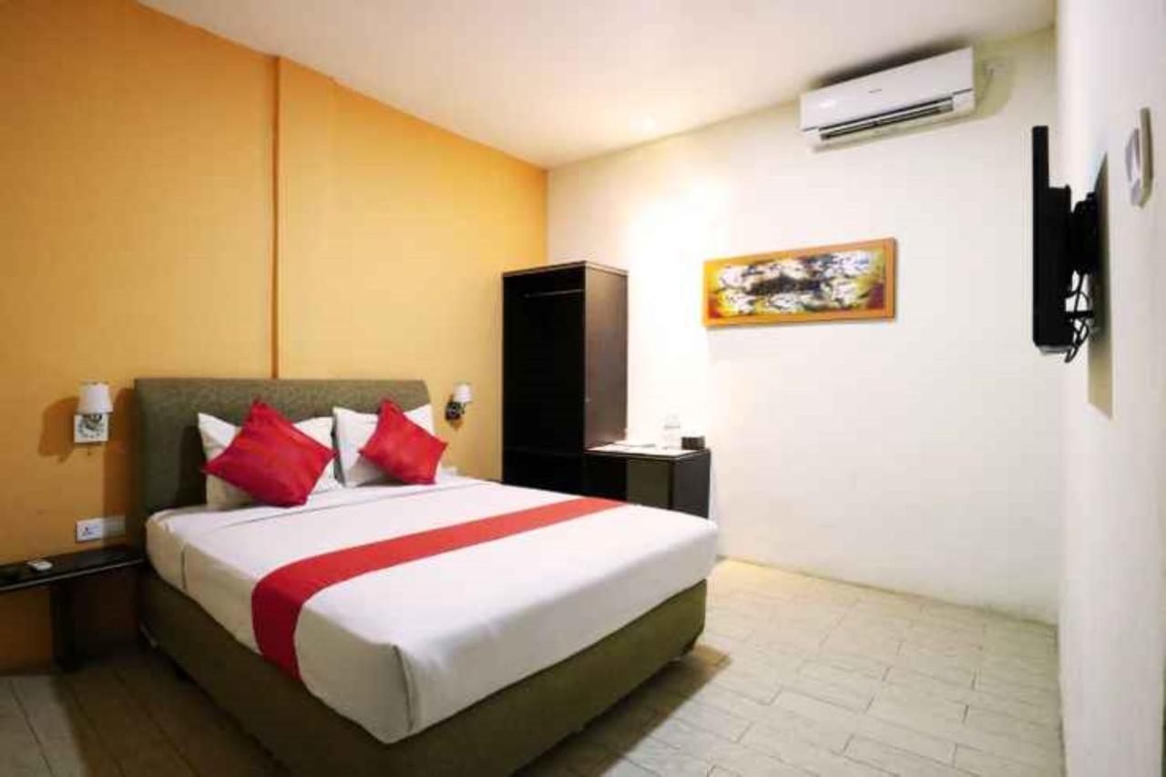 Blitz Hotel Batam Near Sultan Mahmud Ri'Ayat Shah Sekupang Luaran gambar