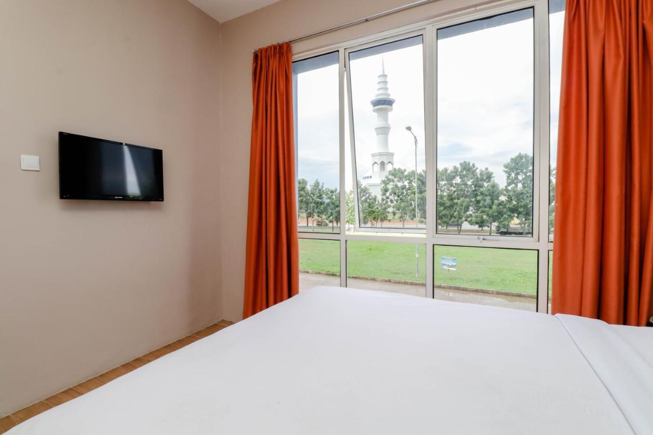 Blitz Hotel Batam Near Sultan Mahmud Ri'Ayat Shah Sekupang Luaran gambar