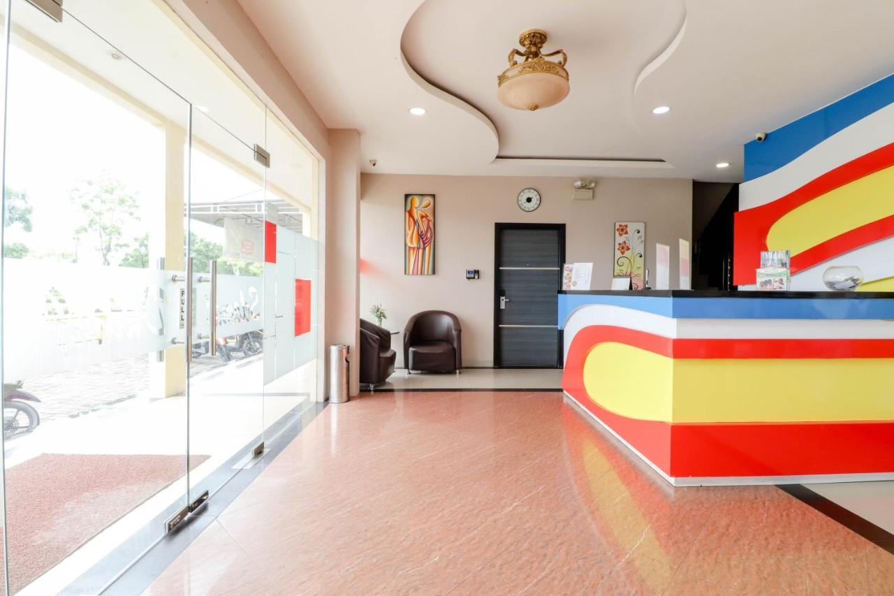 Blitz Hotel Batam Near Sultan Mahmud Ri'Ayat Shah Sekupang Luaran gambar