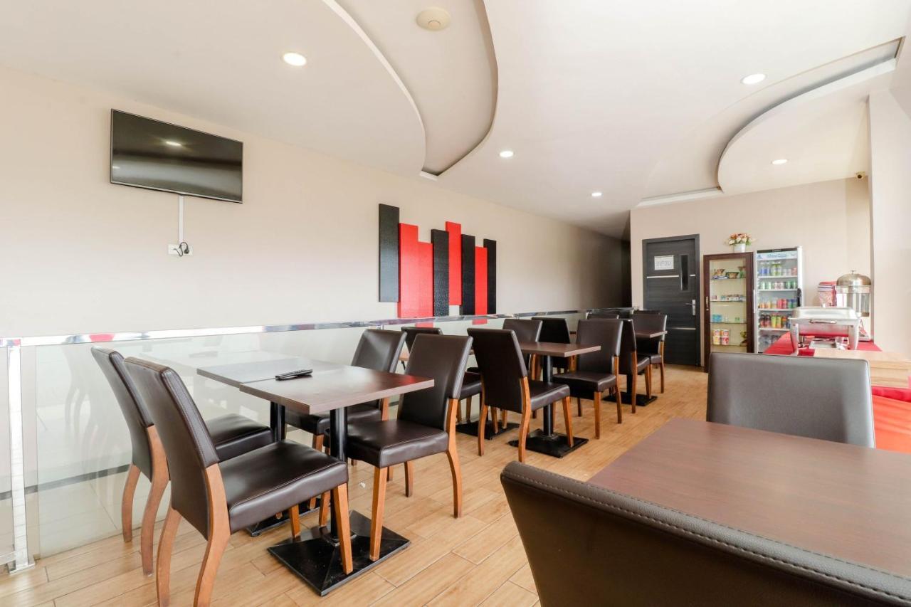 Blitz Hotel Batam Near Sultan Mahmud Ri'Ayat Shah Sekupang Luaran gambar