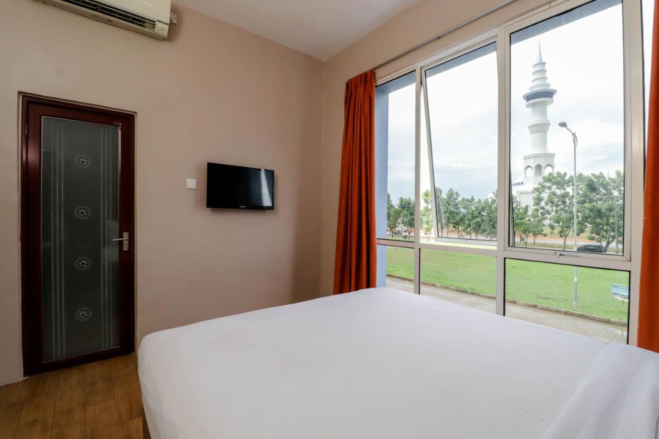Blitz Hotel Batam Near Sultan Mahmud Ri'Ayat Shah Sekupang Luaran gambar