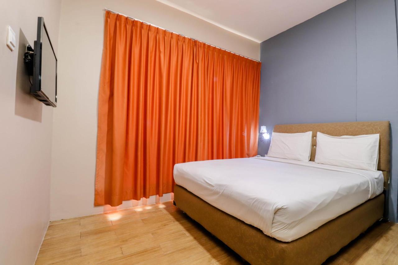 Blitz Hotel Batam Near Sultan Mahmud Ri'Ayat Shah Sekupang Luaran gambar