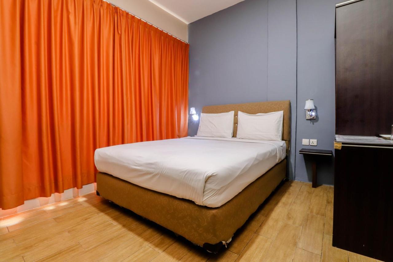 Blitz Hotel Batam Near Sultan Mahmud Ri'Ayat Shah Sekupang Luaran gambar